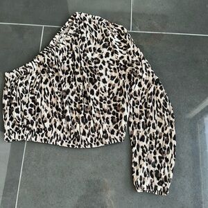 Leopard print one shoulder cropped top